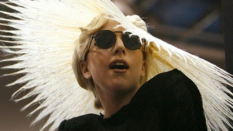 Лейди Гага назначи баща си за иконом
