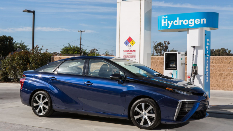 Toyota пуска на пазара водородния си автомобил на 15 декември