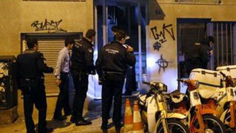 Неизвестни нападатели потрошиха просветното министерство в Атина