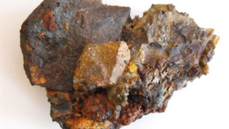Орач от Мерданя извади метеорит след поява на НЛО над селската мера