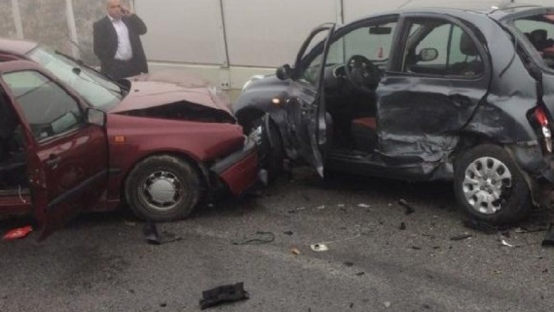 19 коли се нанизаха в катастрофа в Скопие (ВИДЕО)