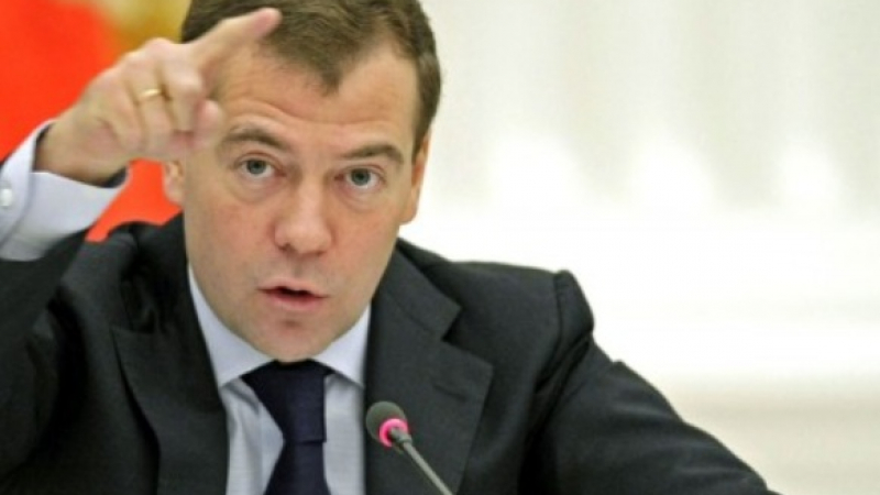 Медведев плаши Украйна с България