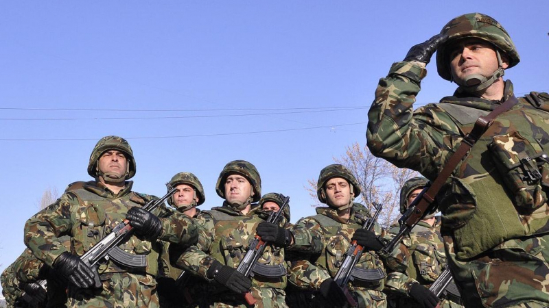 Военни шивачки стягат протест, блокират Подбалкана