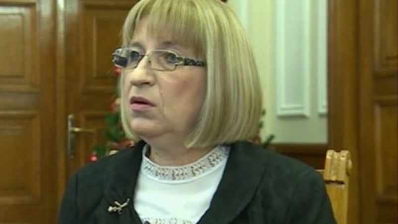 Цецка Цачева поиска имунитета на Мая Манолова, за да я съди 