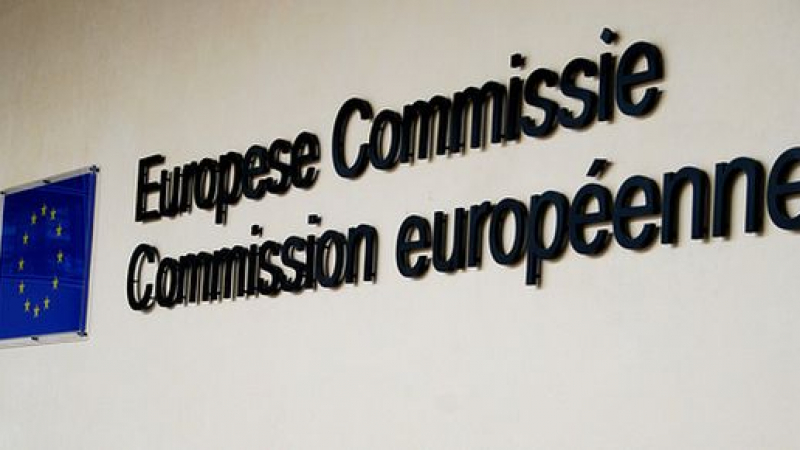 Брюксел ще прави Регистър на получателите на банкови преводи срещу прането на пари
