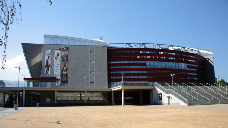 Ремонтират конструкцията на покрива на “Арена Армеец“ заради концерт на Ерос Рамацоти