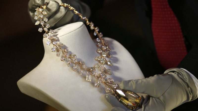 Истерия в Лондон: Руснаци трупат диаманти заради скъпата рубла 