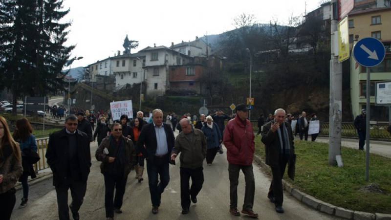 Протест затвори възлово кръстовище в Смолян