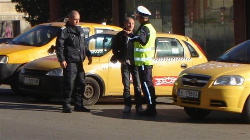 Нервни клиенти пребиха таксиджия и потрошиха офиса на фирмата му