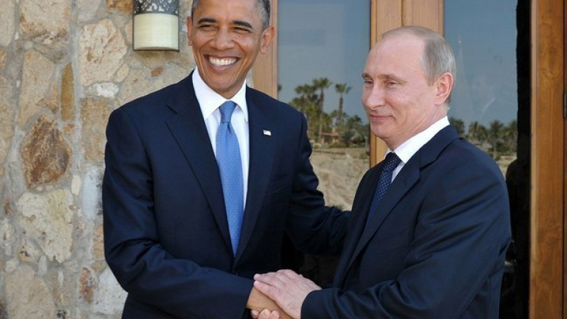 Путин покани Обама на парад в Москва по случай Деня на победата