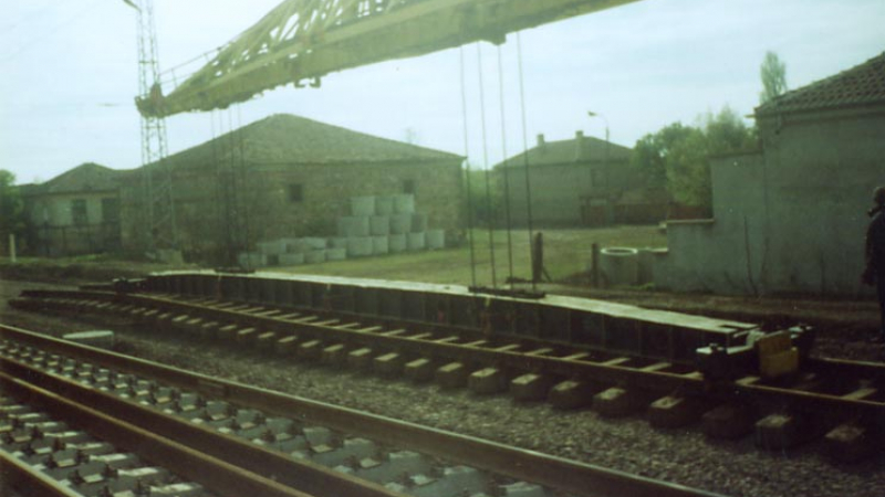 Два локомотива дерайлираха на гара Зимница
