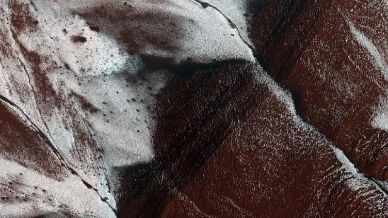НАСА показа снимки на лед на Марс