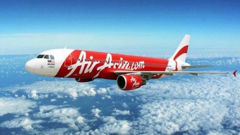 Самолетът на Air Asia е поискал смяна на курса преди да изчезне