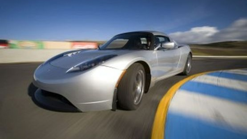 Tesla извади подобрена версия на Roadster