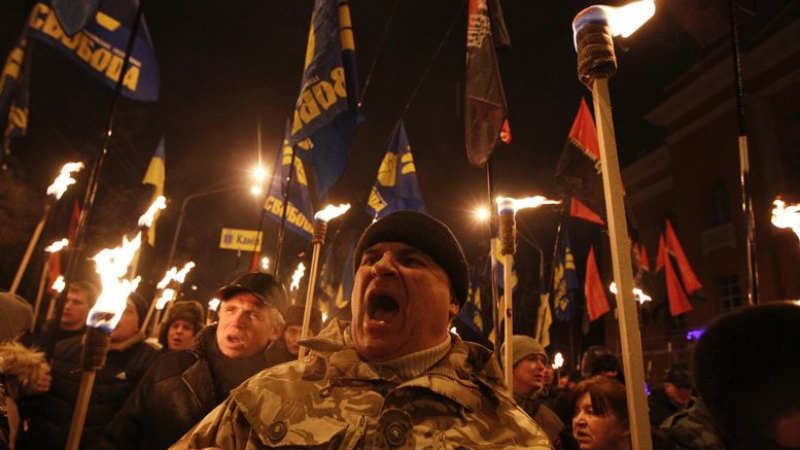 Украински националисти проведоха факелно шествие в центъра на Киев