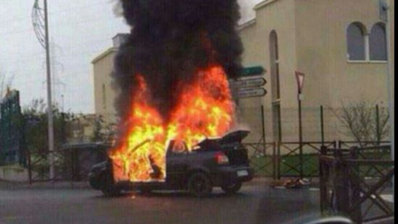 Взрив в Париж! Автомобил избухна на метри от синагога