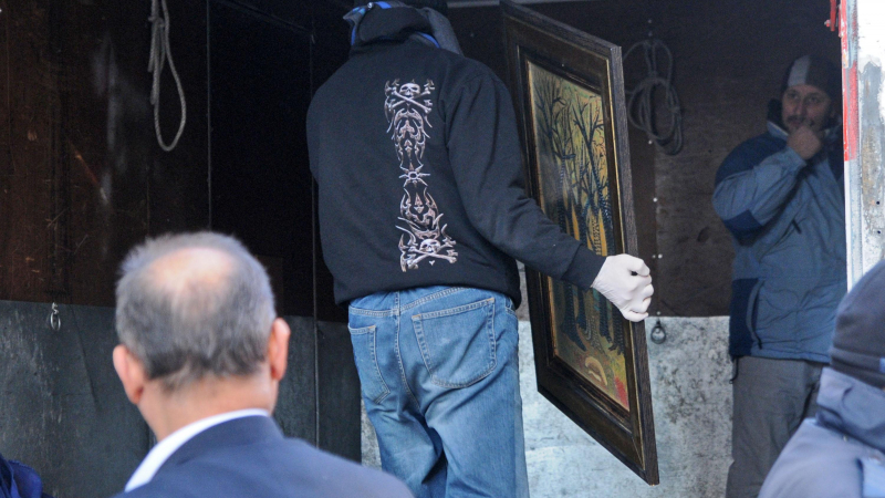 Пазят конфискуваните картини и статуи от КТБ в зала с оловна защита