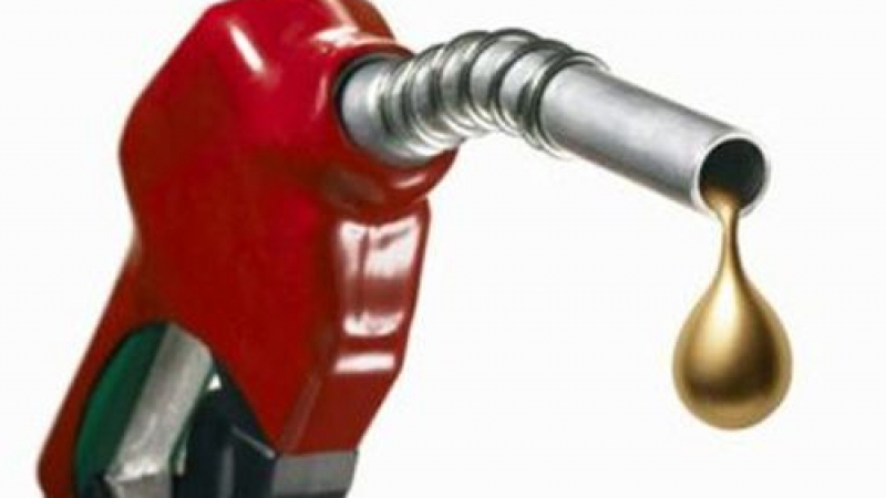 Блумбърг: Петролът бележи нов спад