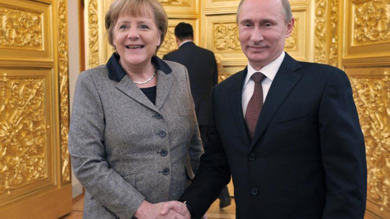 Путин и Меркел: Ще решим кризата в Украйна по мирен път 