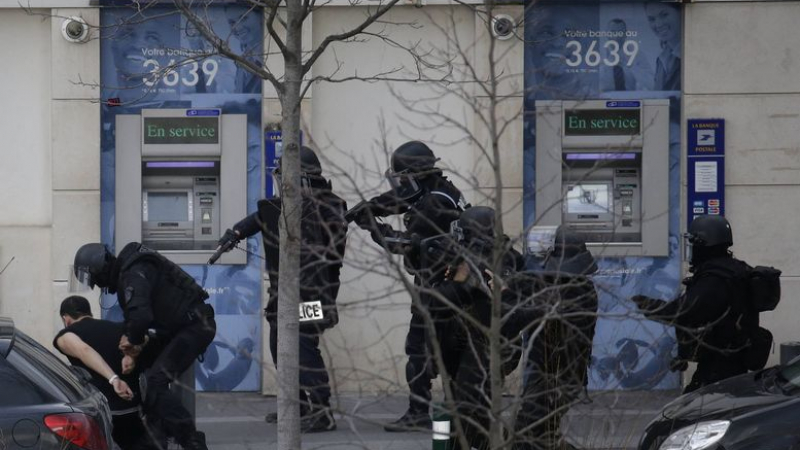 Френската полиция умува имало ли e четвърти терорист при кланетата в Париж