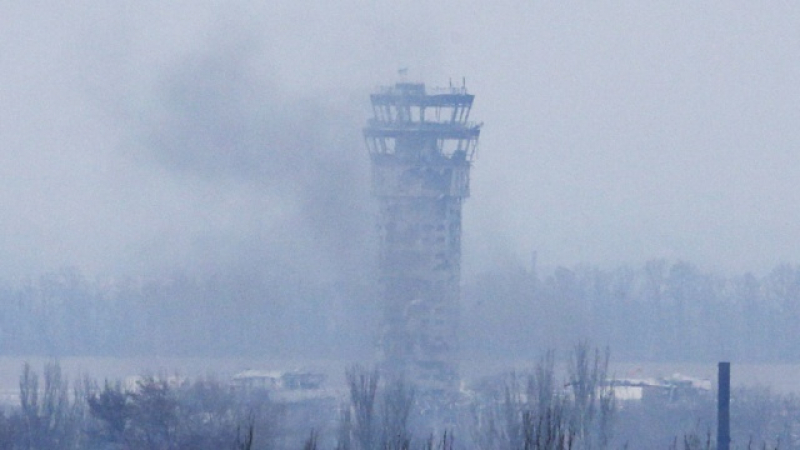 Украинските военни изнасят убити и ранени от летището на Донецк