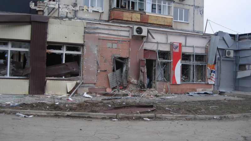 Вижте разрушенията след днешните боеве в Мариупол (СНИМКИ)
