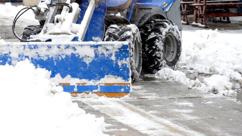 Снегопочистващите машини в София потеглиха