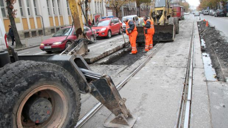 Изливат нов асфалт върху 30 км в София