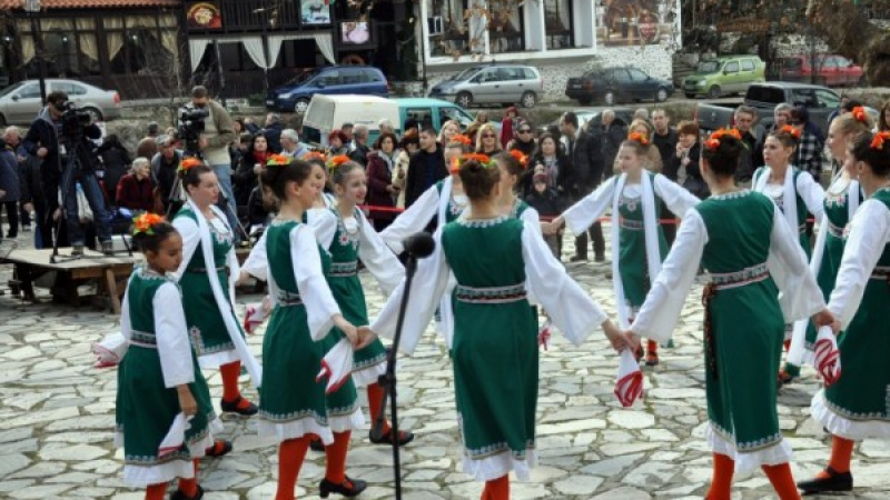 Вино на корем за нашенци и чужденци на фестивал в Мелник 