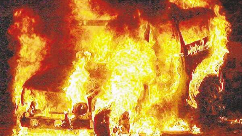 САМО В БЛИЦ: Джип се запали и избухна в столицата