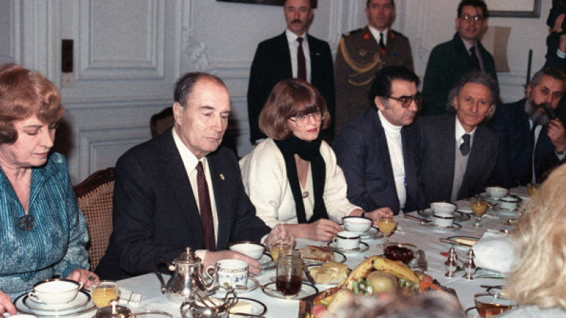 1989 г.: Желю разчупи леда и седна на закуска с Митеран 