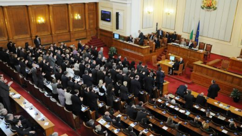 Минута мълчание за д-р Желю Желев в парламента 