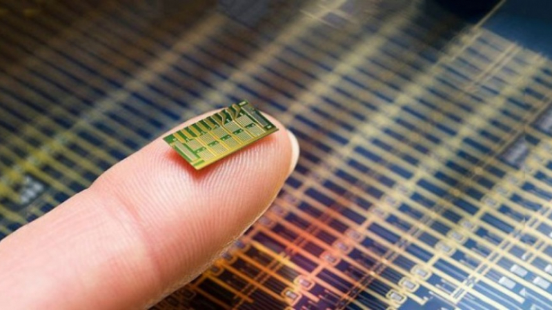 Компания имплантира подкожен чип на работниците си 