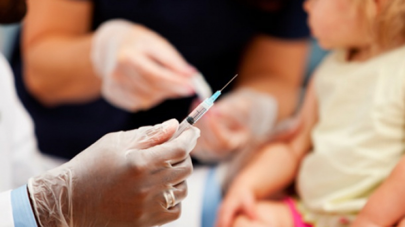 Нова битка &quot;за&quot; и &quot;против&quot; ваксинирането на деца