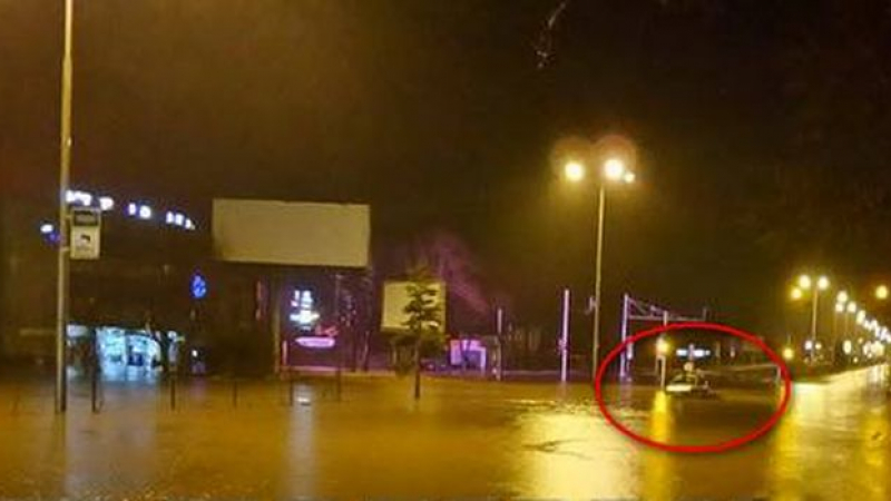 Потоп в Бургас, кръстовища под вода, затвориха пътя за Поморие и Каблешково