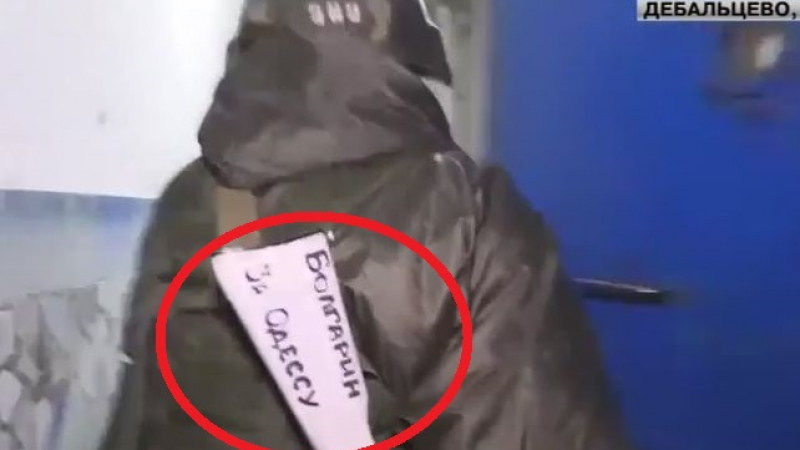 ЕКСКЛУЗИВНО В БЛИЦ: „Българин” пише на приклада на автомата на боец от отряд „Призрак” в Донбас (ВИДЕО)
