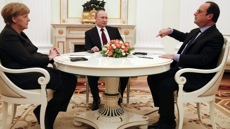 Преговорите между Оланд, Меркел и Путин приключиха временно