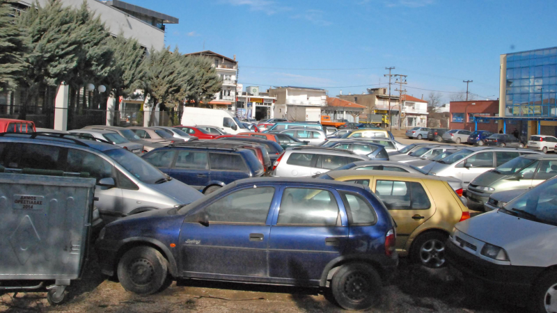 Стотици български коли конфискувани на гръцка митница (СНИМКИ)