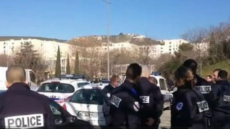 Въоръжени с „Калашников” устроиха стрелба във френския град Кастелан 