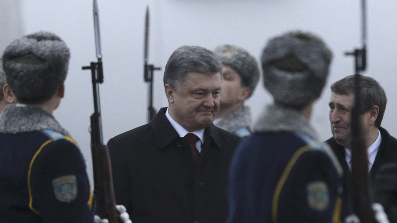 Журналист атакува Порошенко в Двореца на независимостта в Минск (ВИДЕО) 