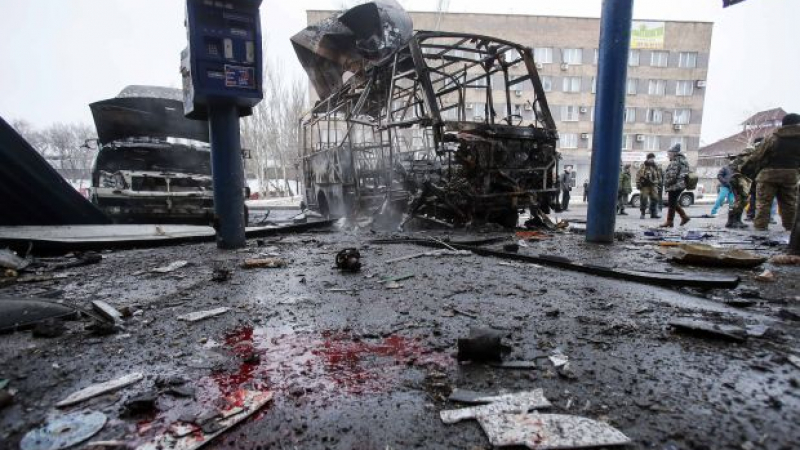 УНИАН: Обстрелваха автогара в Донецк, има жертви (СНИМКИ)