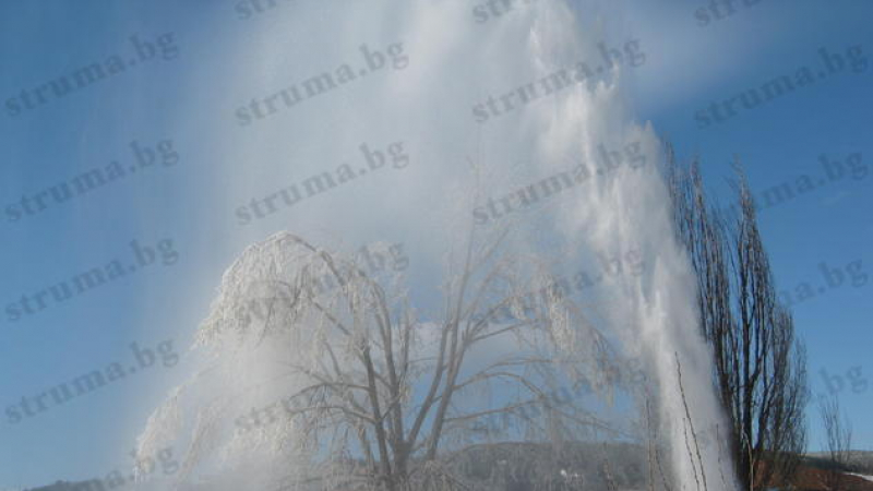 30-метров гейзер изригна край Блатино