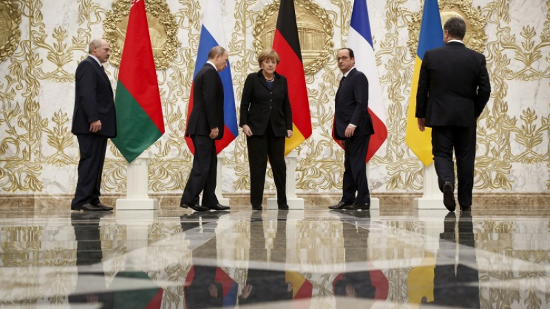 Порошенко: Висши генерали от Русия и Украйна преговарят утре за контрол на примирието