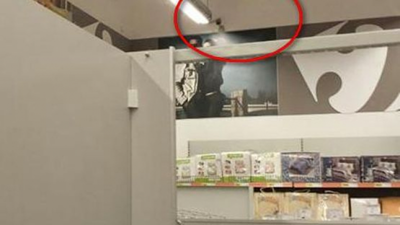 Воайорски камери дебнат в съблекалнята на „Карфур” в бургаския мол „Галерия”