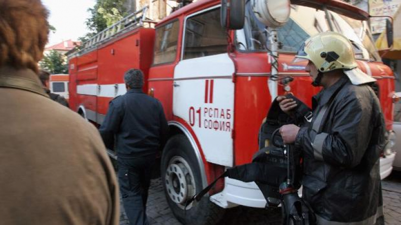 Първо в БЛИЦ: Спасиха 12-годишно дете от пожар в София