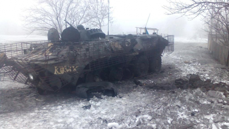 Танкове и снайперисти на &quot;Азов&quot; атакуват опълченците в Широкино (ВИДЕО)