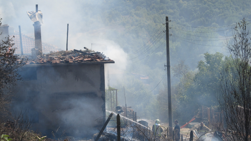 Баба е изгоряла в къщата си край Момчилград 