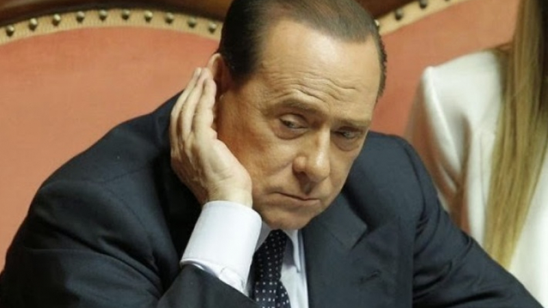 Лош инцидент с Берлускони, вече крета с патерици