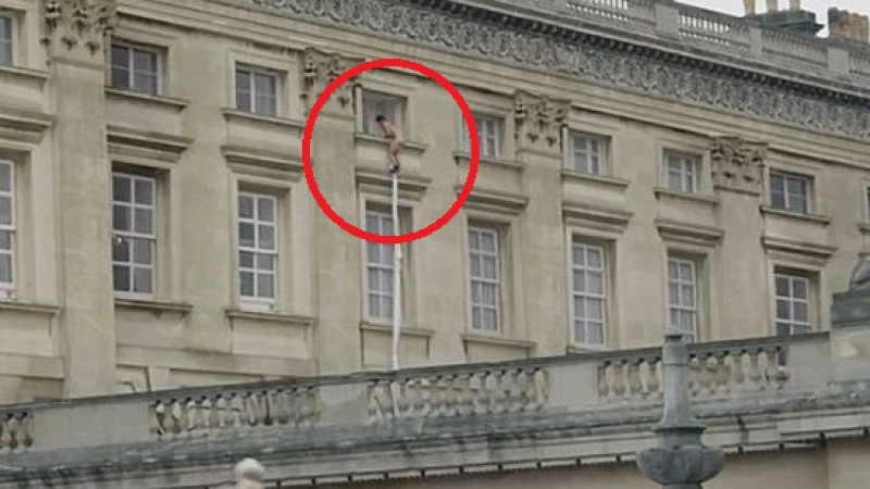 Шок в Бъкингамския дворец! Гол мъж се спусна по чаршаф (ВИДЕО 18+)