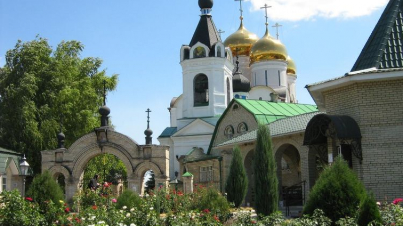 Украински военни отвлекли монах от манастир